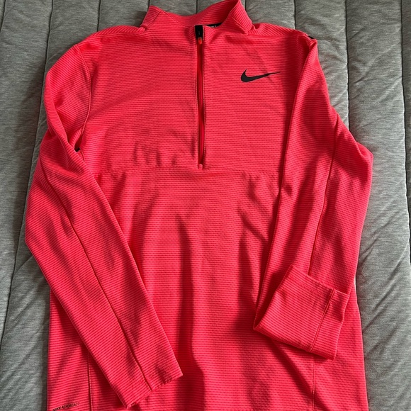 Nike AeroReact Golf Pullovers in Coral, Blue, and Gray - Picture 2 of 8
